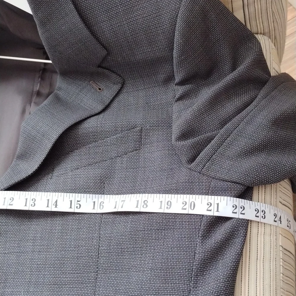 Armani Collezioni men tree-button wool sport jacket L